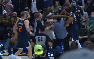 爵士步行者共4人遭驱逐 冲突频发也是新版本的锅？