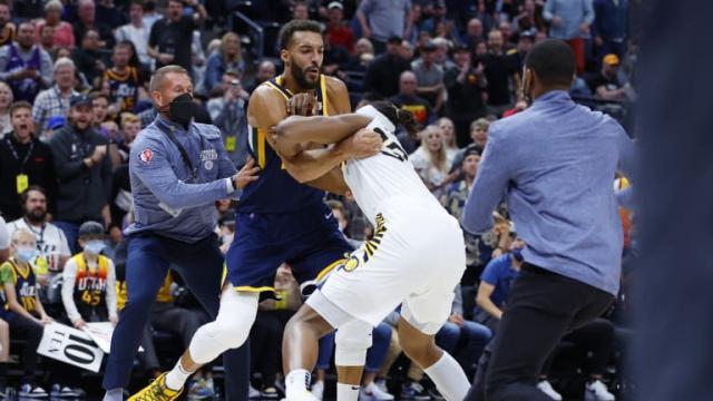 爵士步行者共4人遭驱逐 冲突频发也是新版本的锅？