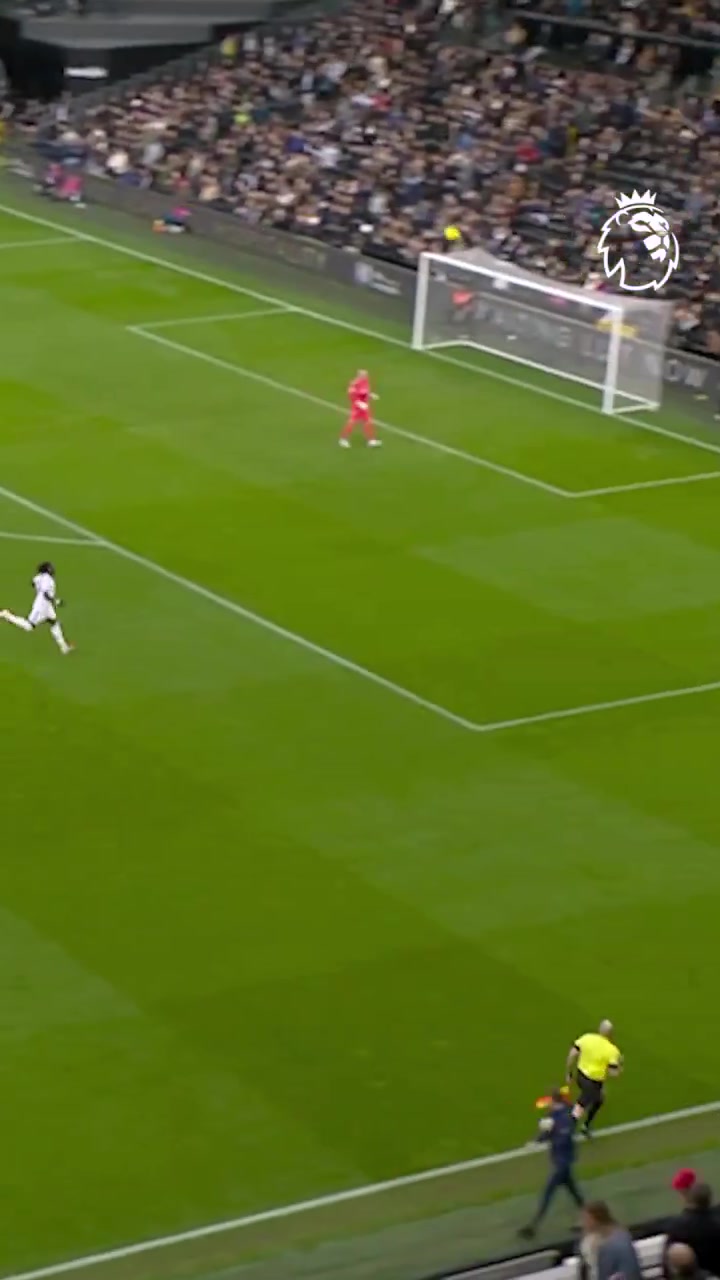 被狂嘘！英超官号发维卡里奥开大脚失误，配文：有趣的任意球😅