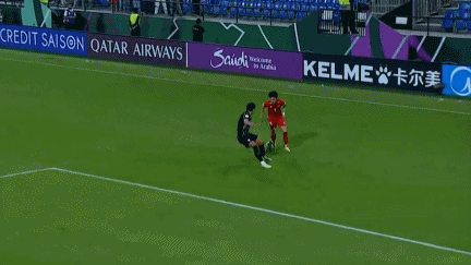 开云体育下载-阮庭北染红离场！飞踹对手小腿，主帅看傻眼，传射建功险送点