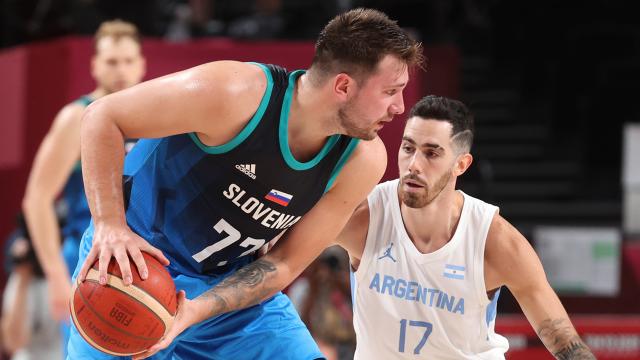 开云体育下载-奥运首秀东契奇再现神奇，他让美国众星相形见绌