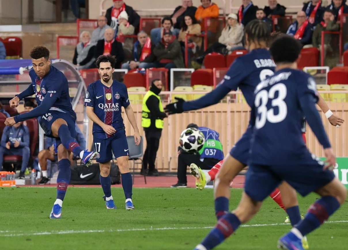 开云体育下载-欧冠神剧情！卫冕冠军让二追三，20岁天才全场最佳：梅开二度