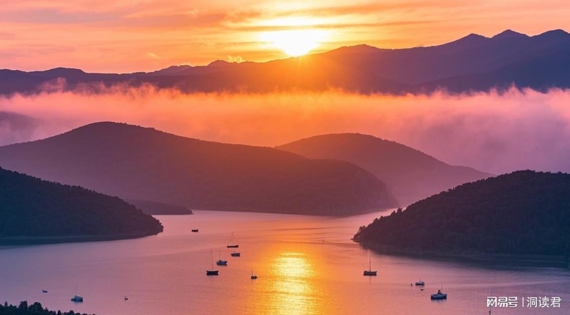 玄学提醒：如果一个人还在穿着10年前的衣服，只说明3个问题